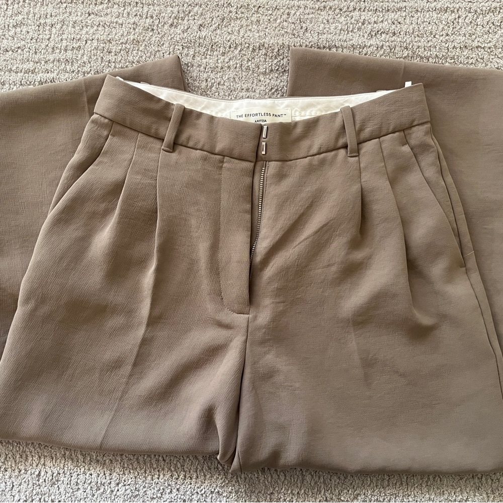 Aritzia Effortless Pant Crepette Size 8 Short in Modern Taupe